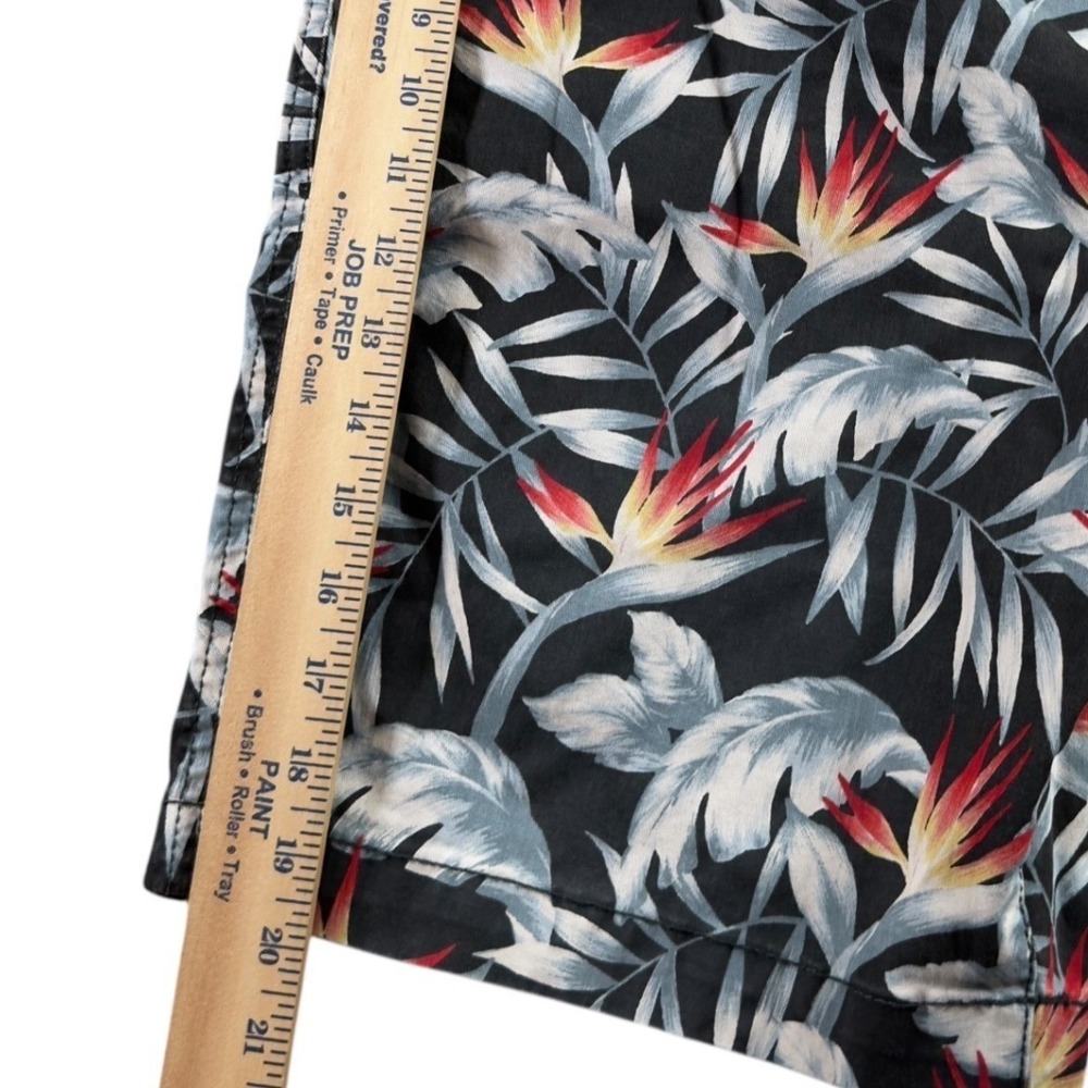 American Eagle Mens Tropical Bird of Paradise Active Flex Chino Shorts Black 36 - Picture 10 of 13